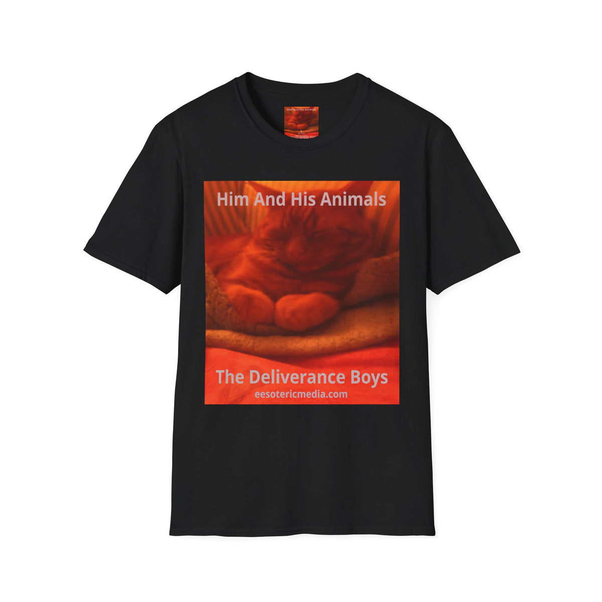 'Him And His Animals' (The Deliverance Boys) Camiseta Softstyle Gráfica de Gato Surrealista