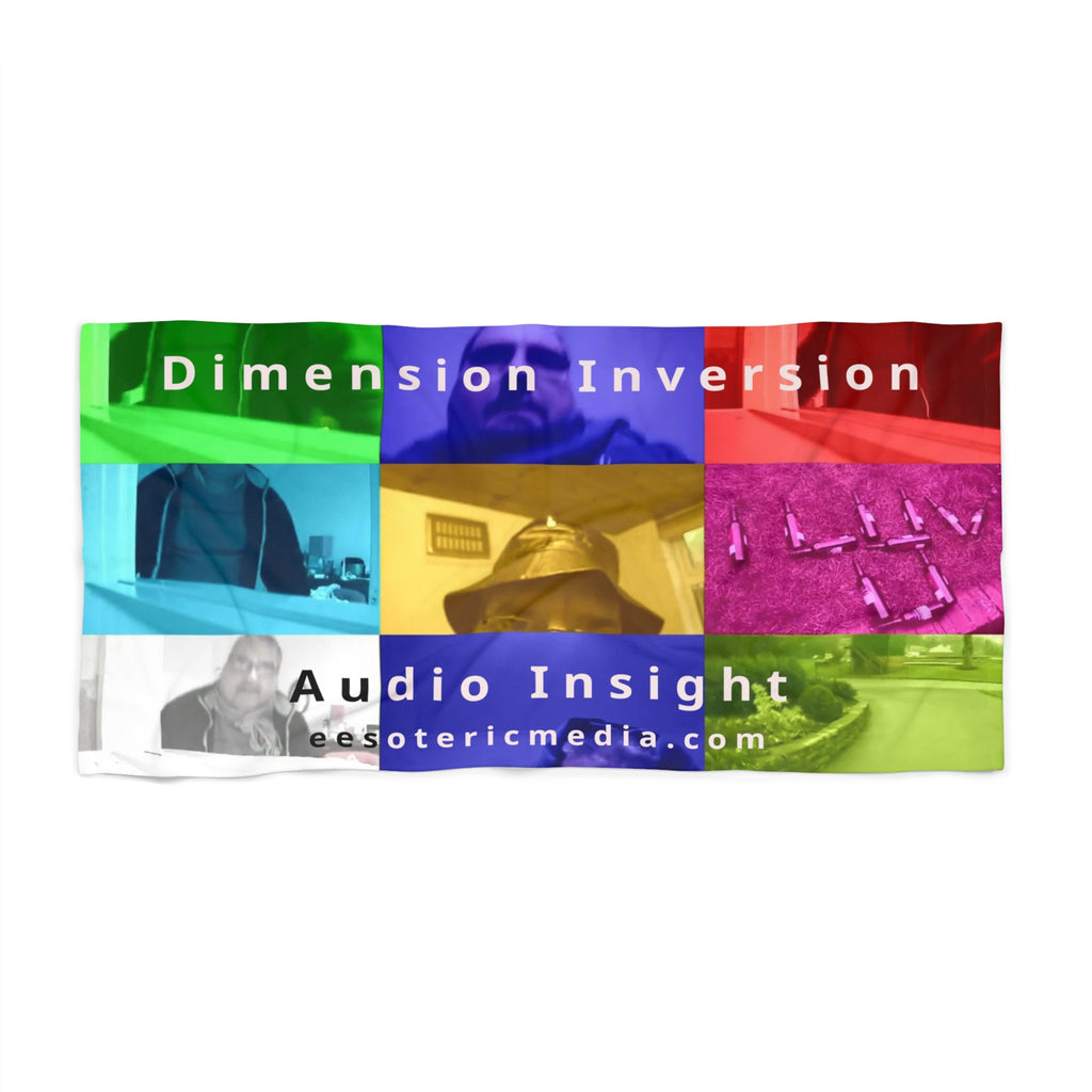 'Dimension Inversion' (Audio Insight) 鮮やかなカラフルコラージュ ビーチタオル（150cm × 75cm）