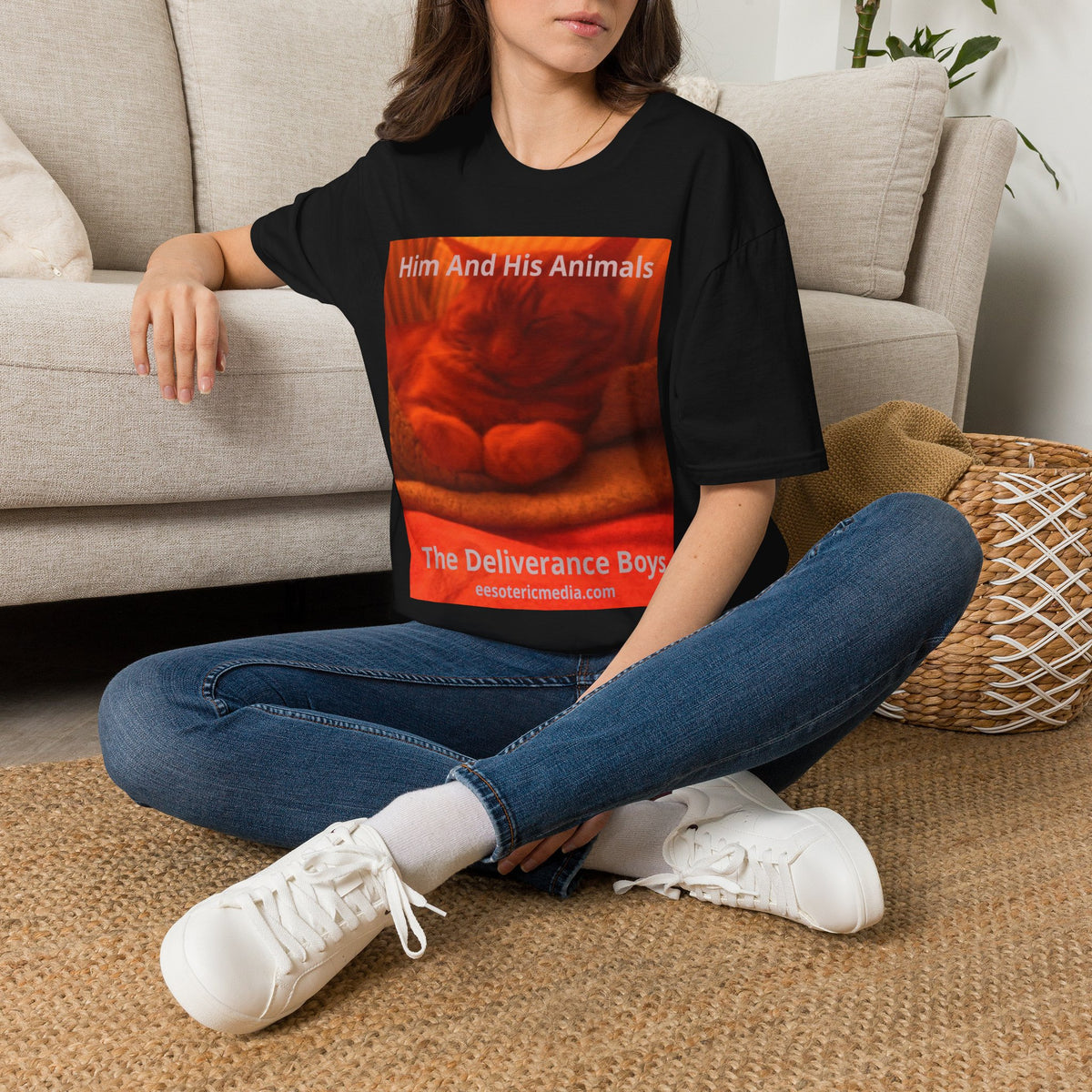 'Him And His Animals' (The Deliverance Boys) Camiseta Softstyle Gráfica de Gato Surrealista