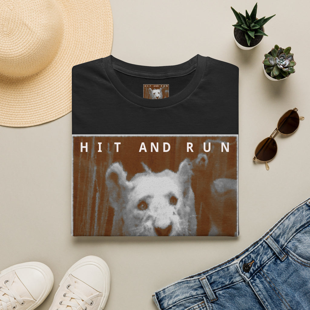 'Hit and Run' (The Deliverance Boys) सफ़ेद शेर ग्राफ़िक प्रिंट Softsyle टी-शर्ट