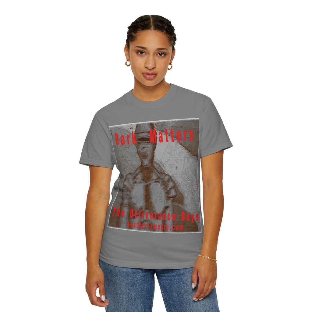 'Dark Matters' (The Deliverance Boys) Vintage Retro Sc-fi Robotic Graphic Classic Fit T-Shirt