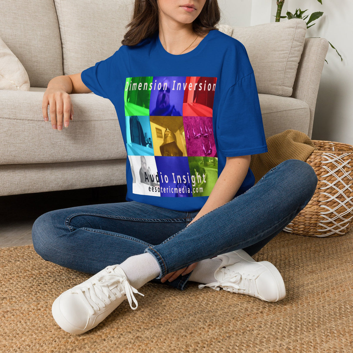 „Dimension Inversion" (Audio Insight) Buntes surrealistisches Collagen-T-Shirt im Softstyle