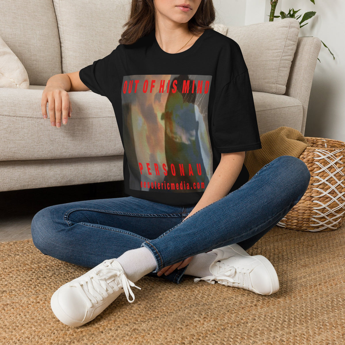 T-shirt graphique « Out Of His Mind » (PersonaU) de la milice dangereuse, style doux