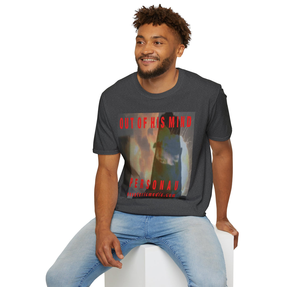 T-shirt graphique « Out Of His Mind » (PersonaU) de la milice dangereuse, style doux