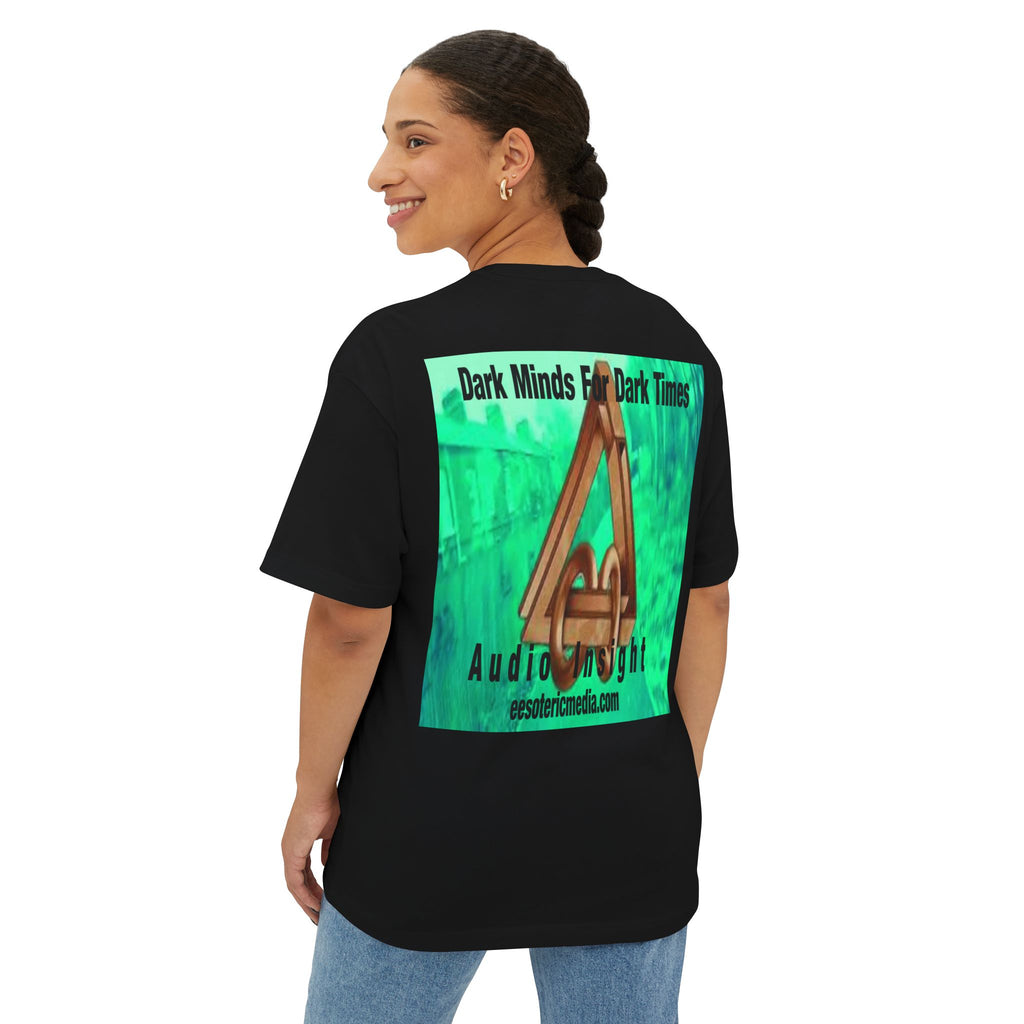 'Dark Minds For Dark Times' (Audio Insight) Camiseta Oversize de Corte Cuadrado Gráfica Surrealista de Símbolo de Ciencia Ficción