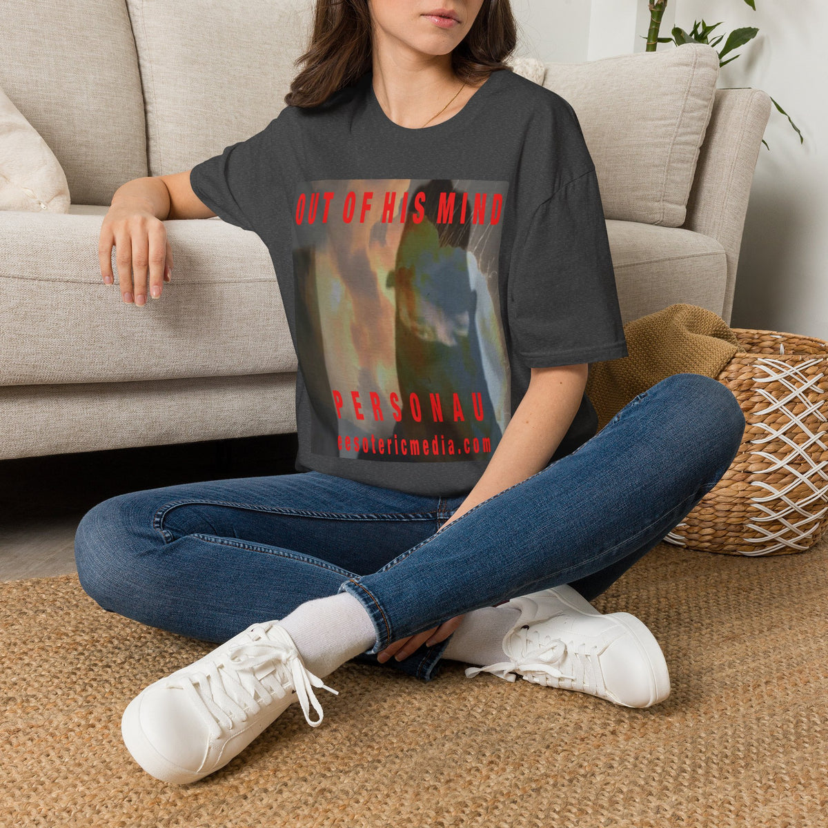 T-shirt graphique « Out Of His Mind » (PersonaU) de la milice dangereuse, style doux