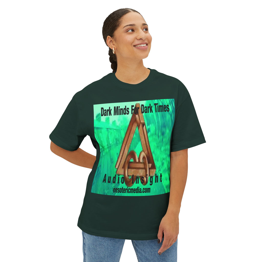 'Dark Minds For Dark Times' (Audio Insight) Camiseta Oversize de Corte Cuadrado Gráfica Surrealista de Símbolo de Ciencia Ficción