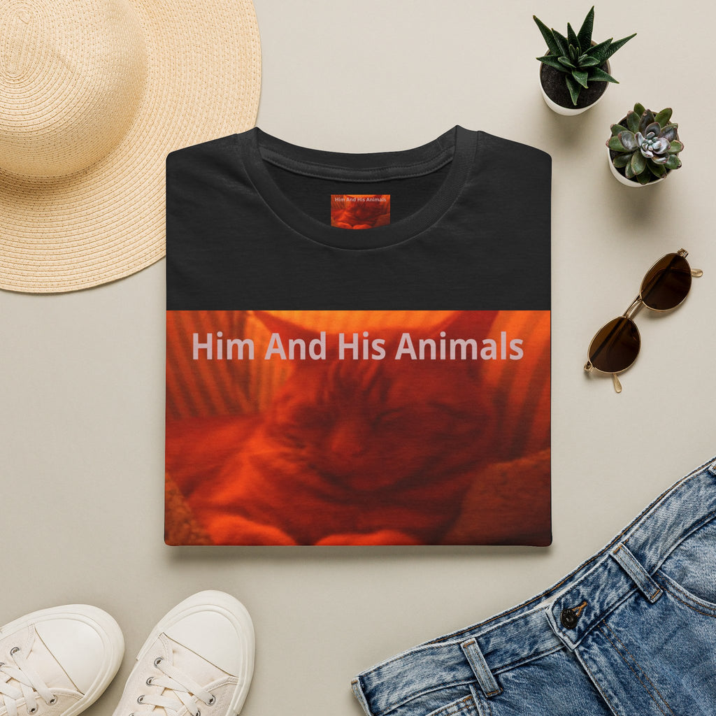 'Him And His Animals' (The Deliverance Boys) Camiseta Softstyle Gráfica de Gato Surrealista