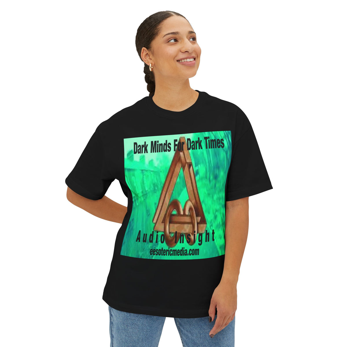 'Dark Minds For Dark Times' (Audio Insight) Camiseta Oversize de Corte Cuadrado Gráfica Surrealista de Símbolo de Ciencia Ficción